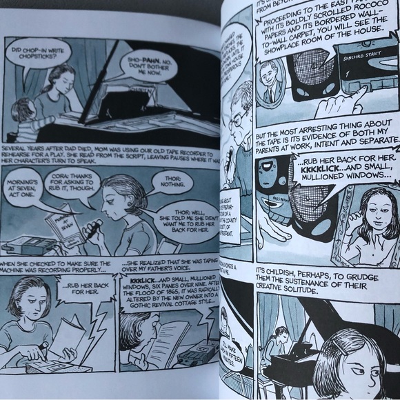 Fun Home : A Family Tragicomic ~ Alison Bechdel ~ Adult (17+) Graphic Novel - Picture 3 of 7